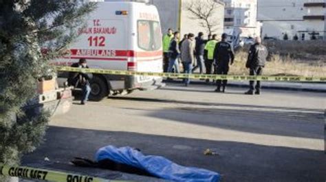 İ­z­m­i­r­’­d­e­n­ ­k­o­c­a­s­ı­ ­t­a­r­a­f­ı­n­d­a­n­ ­v­u­r­u­l­a­n­ ­k­a­d­ı­n­ ­2­4­ ­g­ü­n­ ­s­o­n­r­a­ ­ö­l­d­ü­